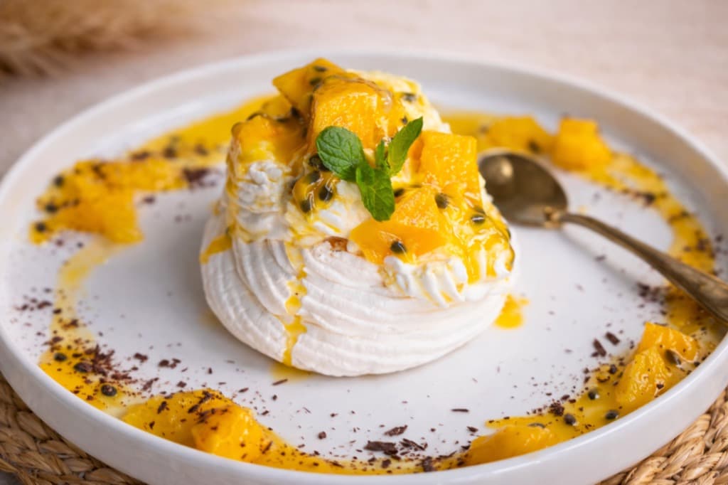 Pavlova with Fresh Mango